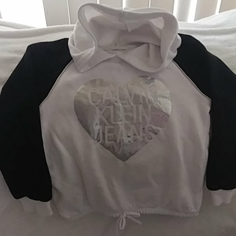 💐🩷🎊 Heart Graphic Hoody